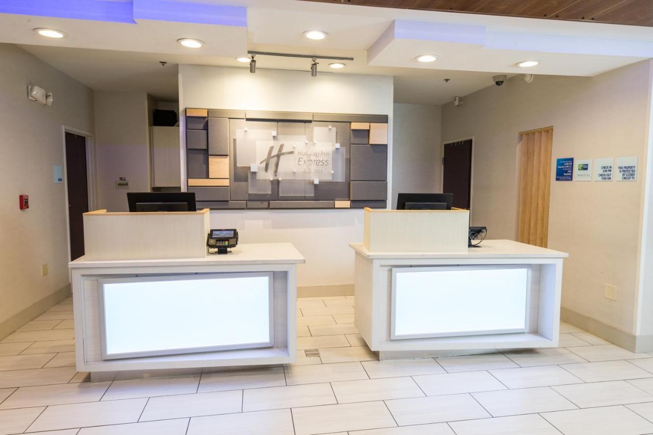 Holiday Inn Express Hotel & Suites Clinton By Ihg Exterior photo