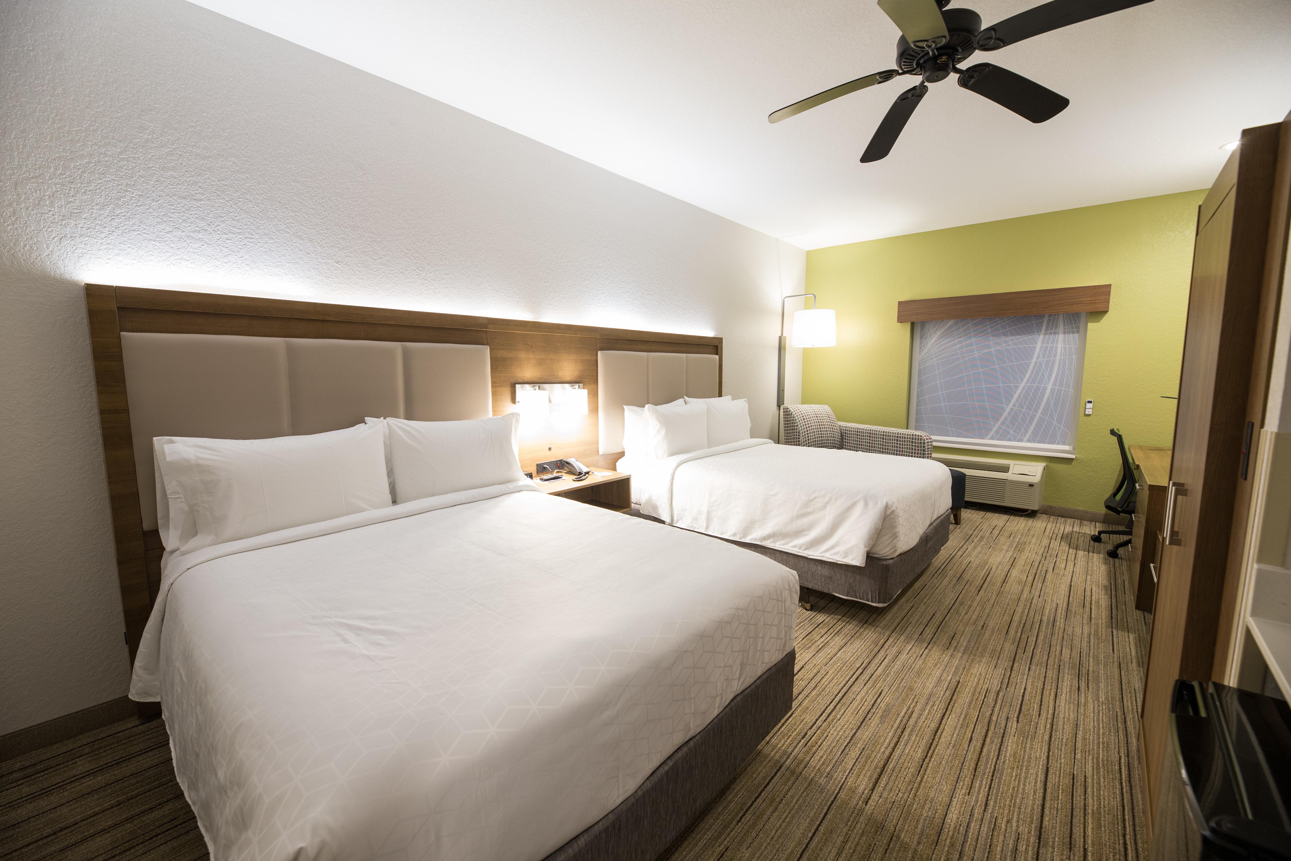 Holiday Inn Express Hotel & Suites Clinton By Ihg Exterior photo