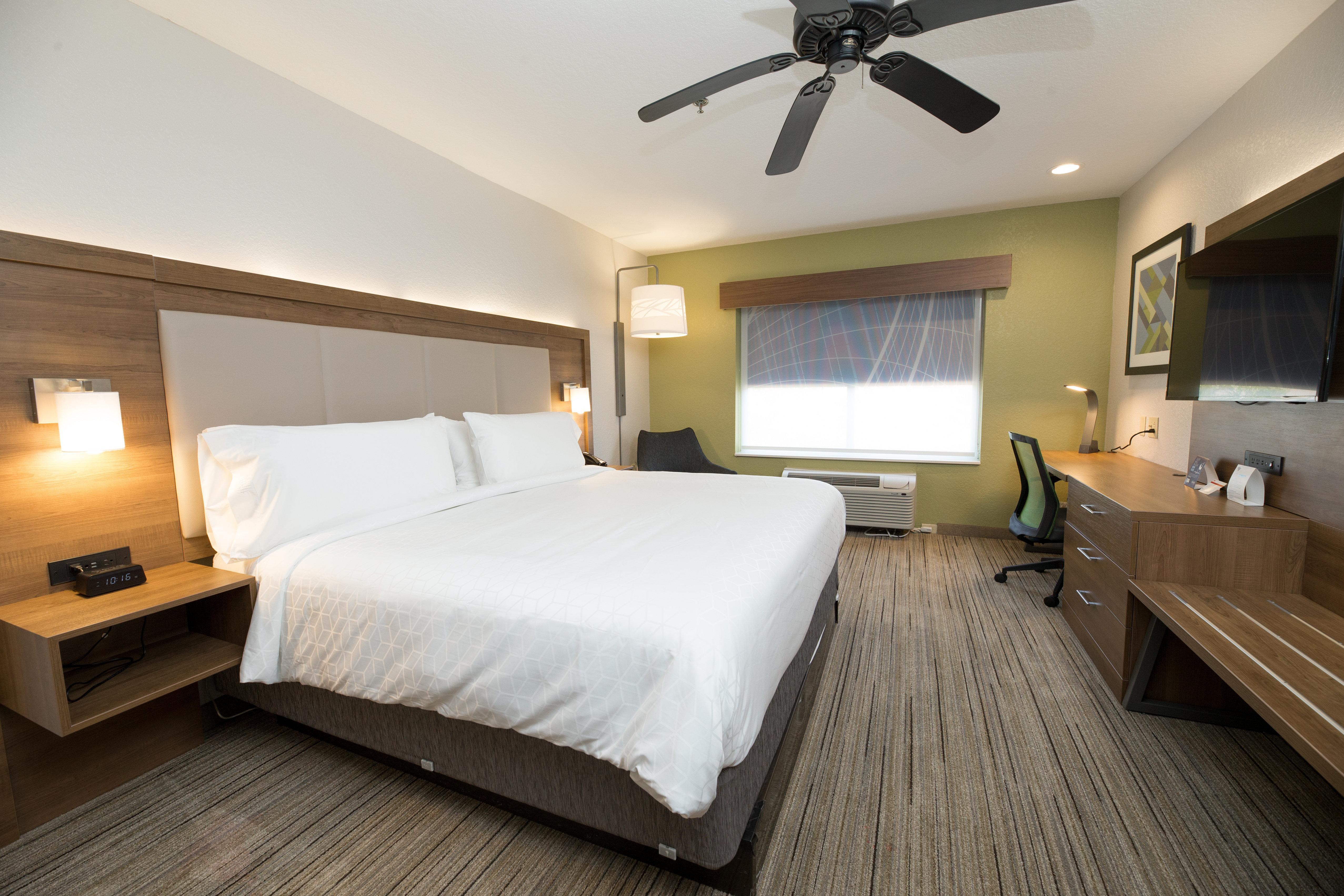 Holiday Inn Express Hotel & Suites Clinton By Ihg Exterior photo