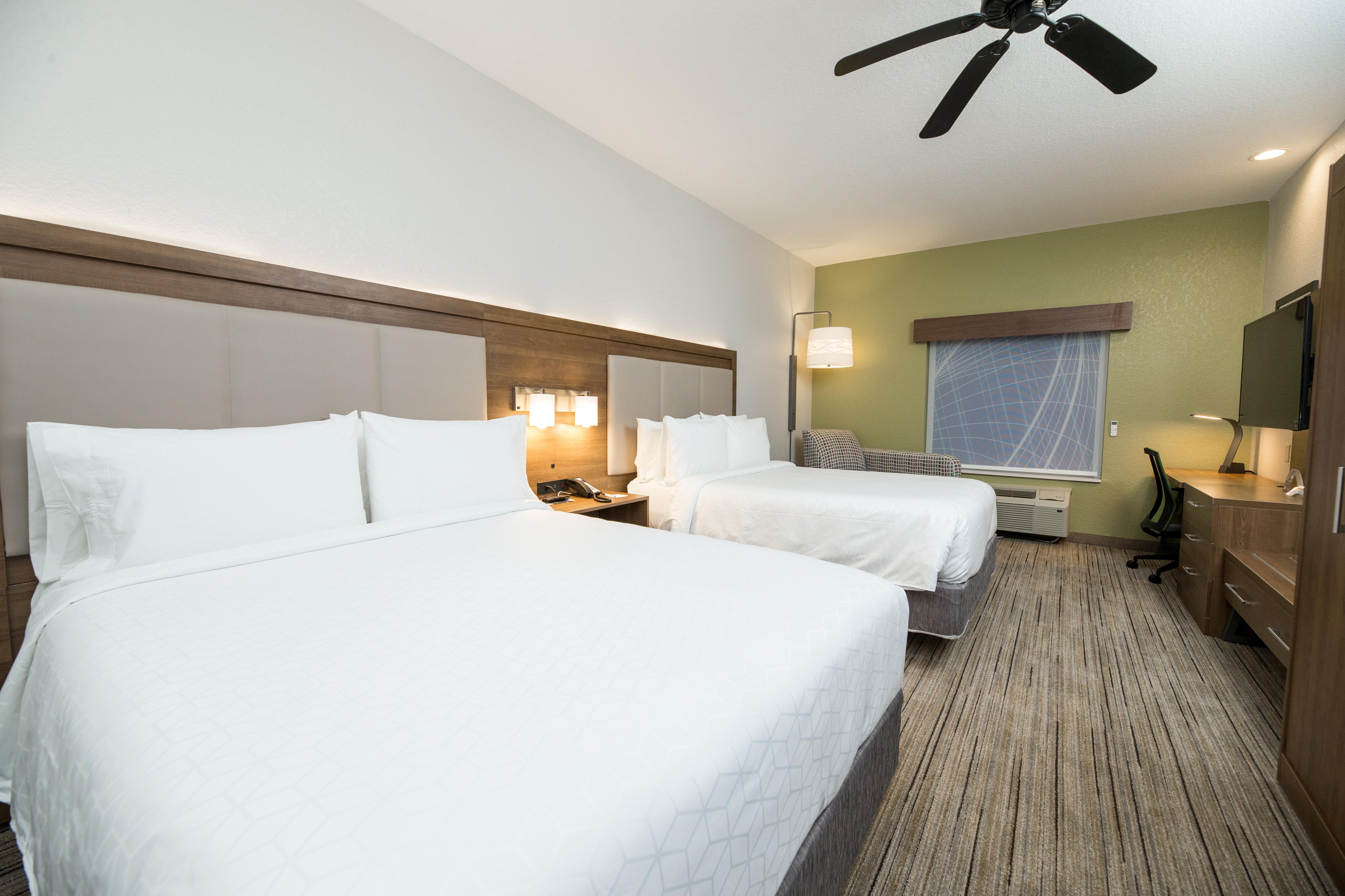 Holiday Inn Express Hotel & Suites Clinton By Ihg Exterior photo