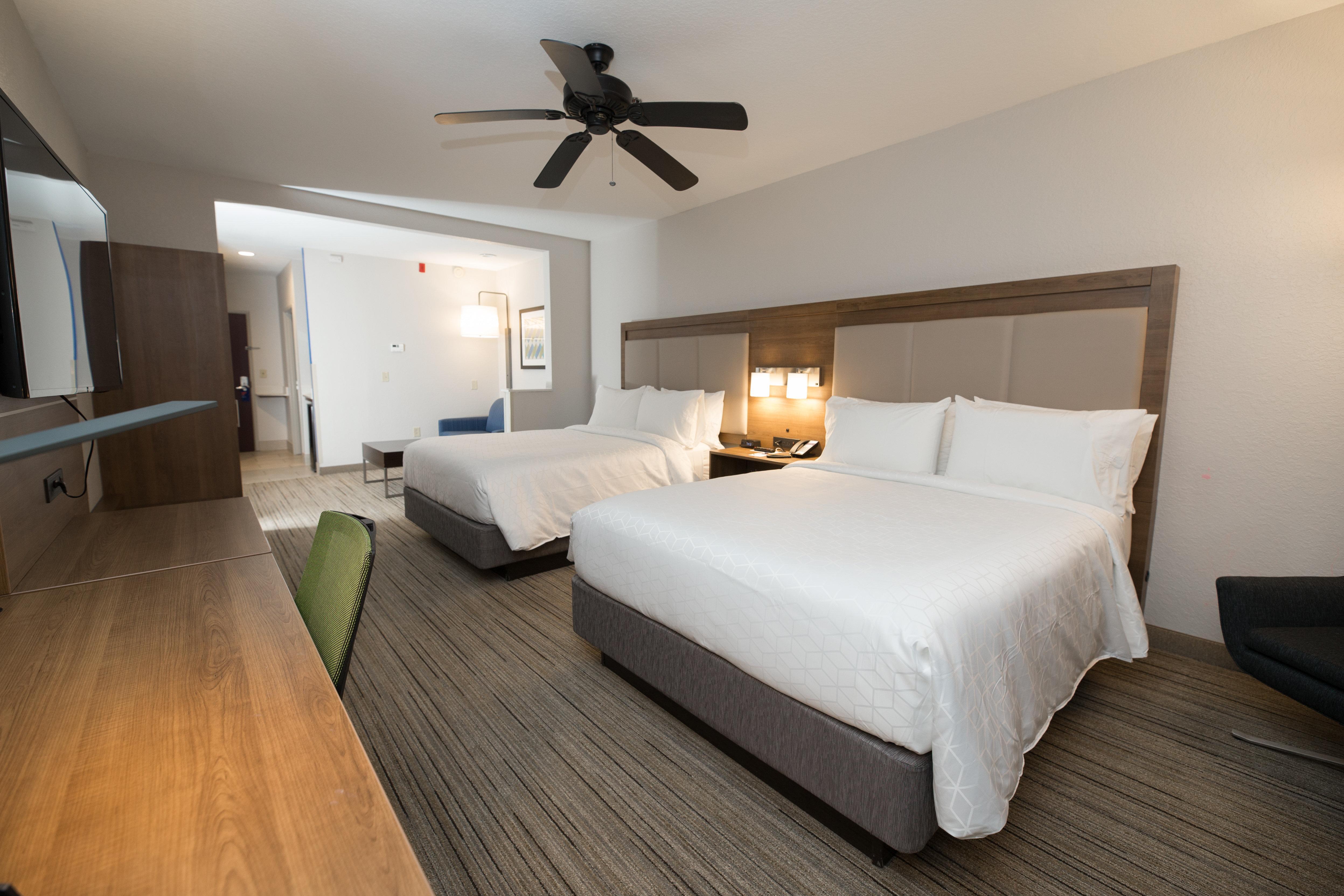 Holiday Inn Express Hotel & Suites Clinton By Ihg Exterior photo