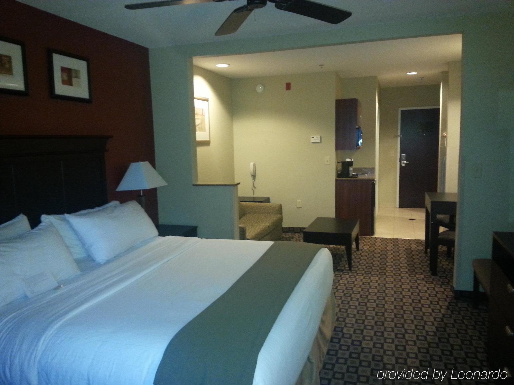 Holiday Inn Express Hotel & Suites Clinton By Ihg Exterior photo