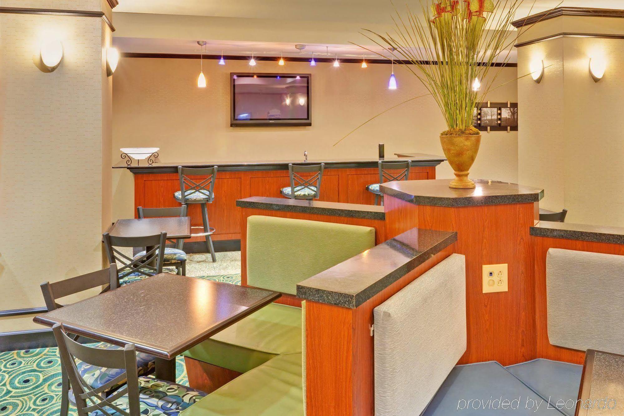 Holiday Inn Express Hotel & Suites Clinton By Ihg Exterior photo